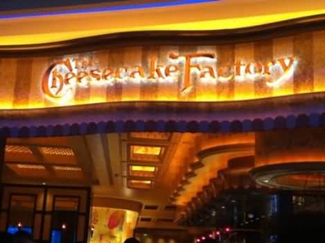 مطعم the cheesecake-factory