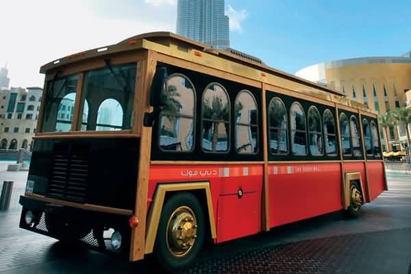 حافلات الترولي توفر جولة في ربوع داون تاون دبي