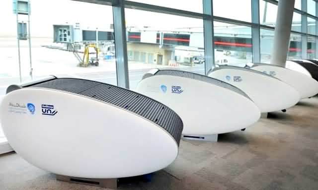 لأول مرة في العالم – مطار أبوظبي يطلق كبسولات النوم في ردهته