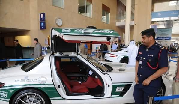 شرطة دبي تضم عددا من السيارات الفارهة