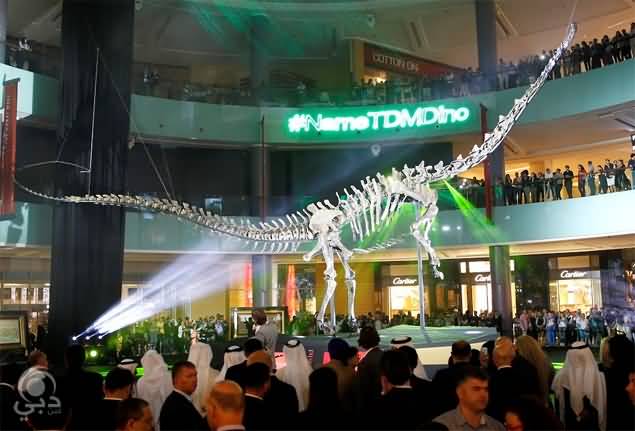 ديناصور في دبي مول