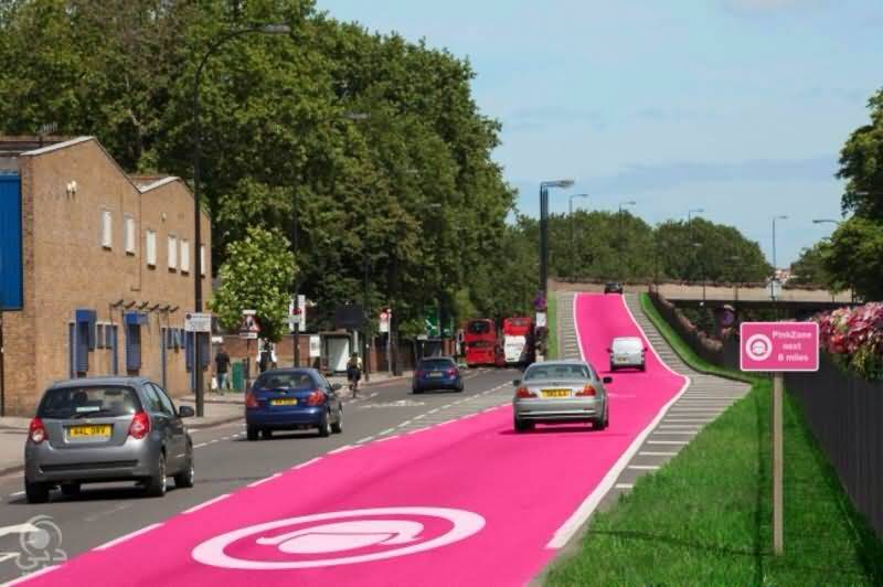 غرائب : طريق باللون الوردي مخصص للنساء