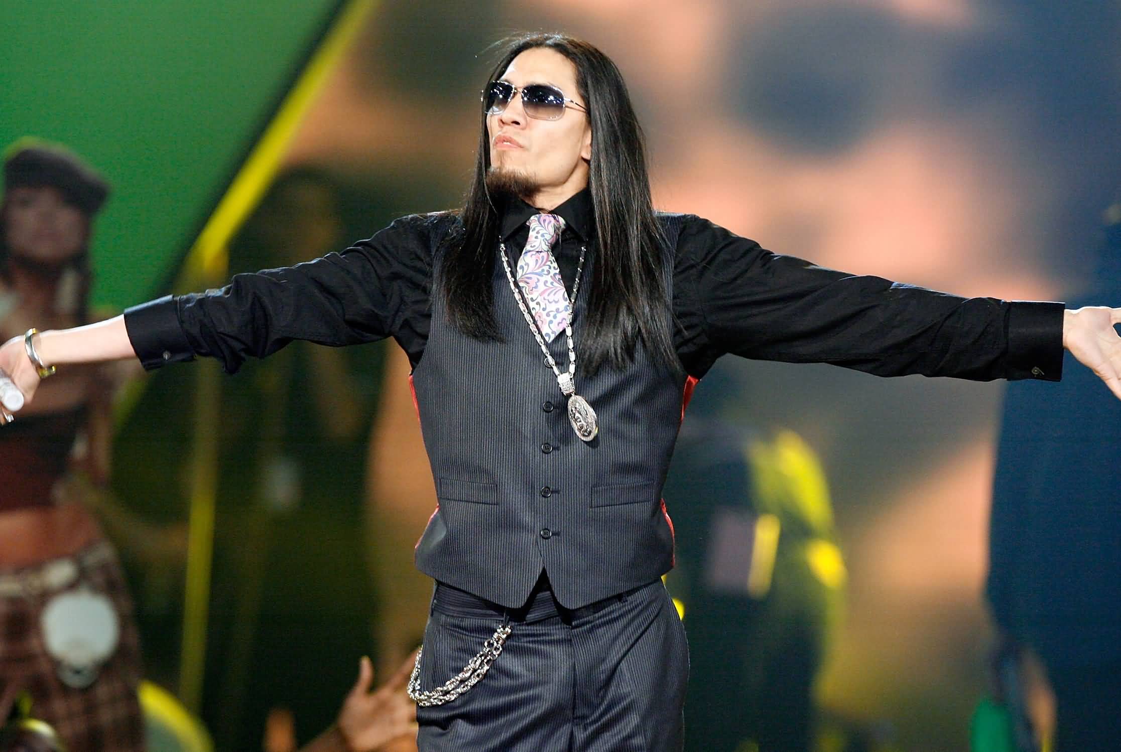 Табу музыкант. Группа the Black eyed Peas. Индеец из Блэк Айд Пис. Tabu Black eyed Peas. Eyed Peas Fergie.
