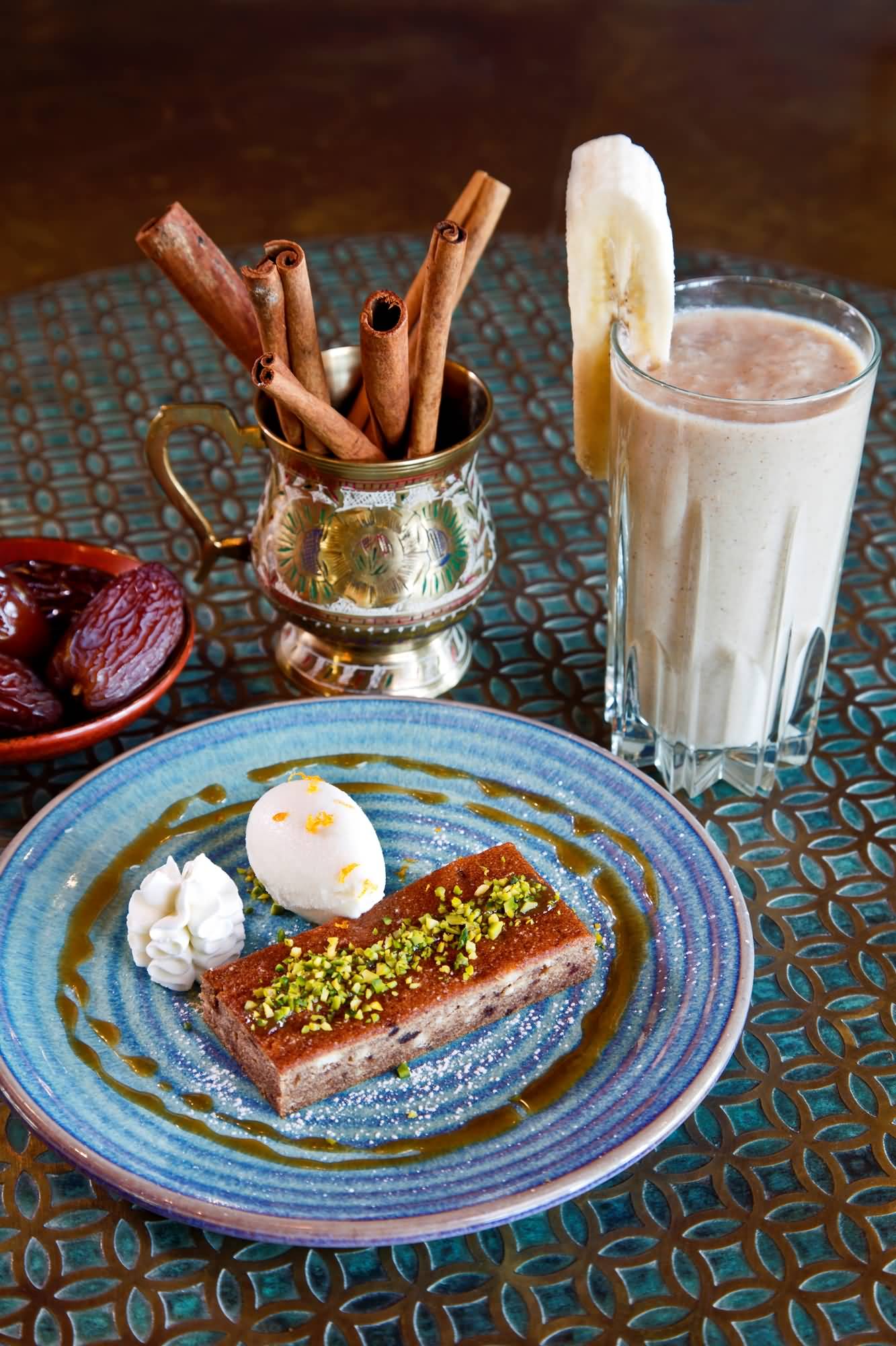 كعكة التمر ومخفوق التمر صنفين جديدين بـ مطعم كويا دبي في رمضان
