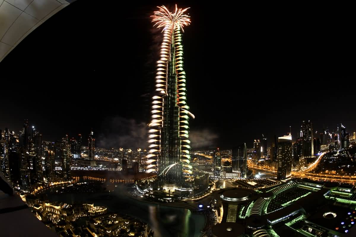 بالفيديو .. كواليس الإستعدادات لإحتفال برأس السنة 2016 في برج خليفة