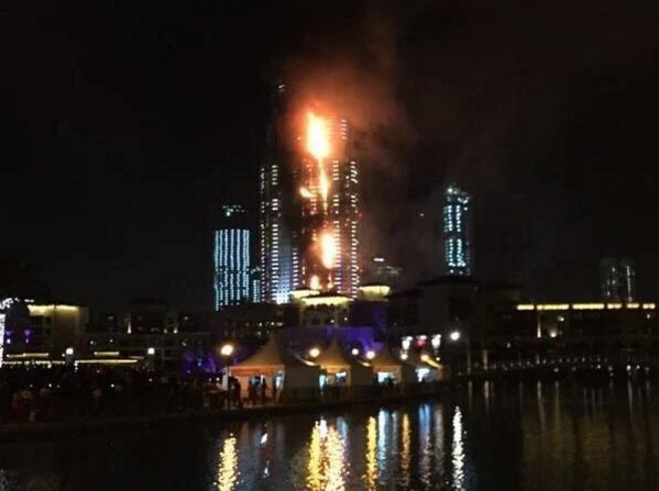 بالفيديو .. لحظة إندلاع حريق في فندق العنوان دوان تاون ليلة رأس السنة 2016