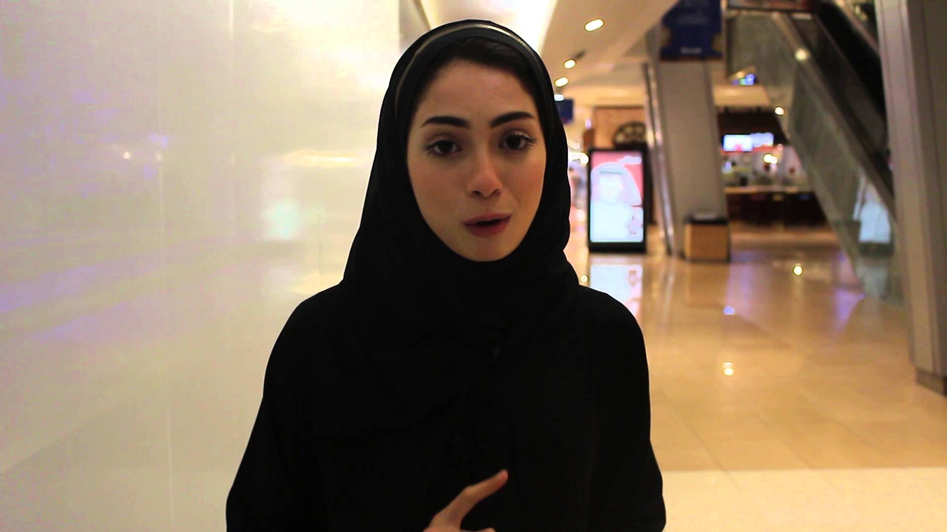 بالفيديو .. متعة التسوق وسحر الأجواء الرمضانية في دبي مع دارين البايض