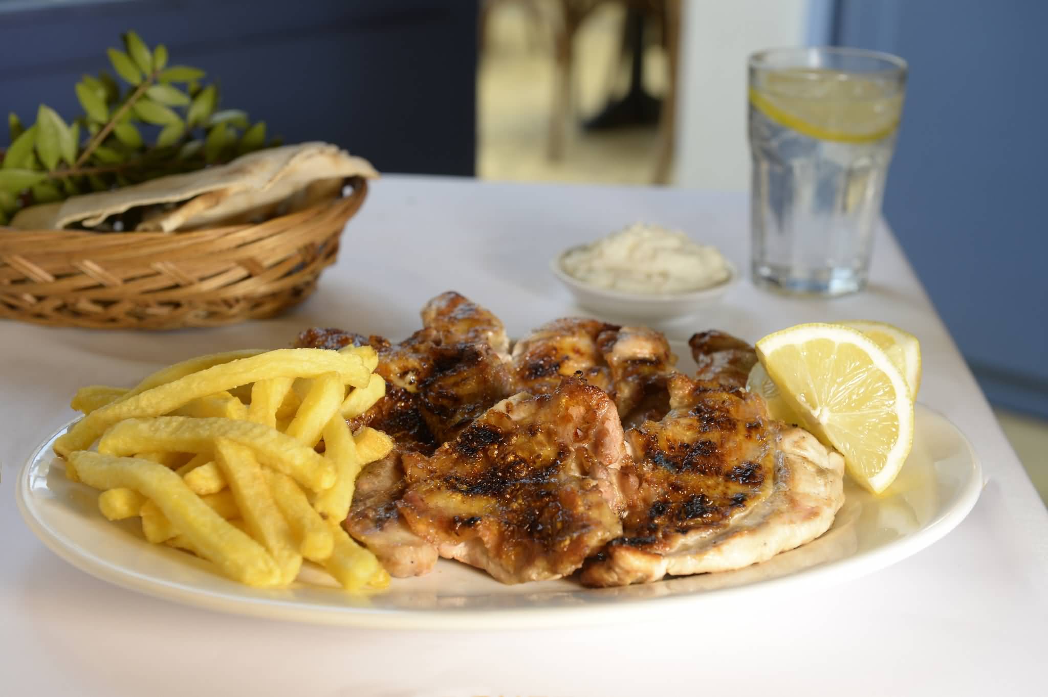 نظرة على مطعم بوبوف للمأكولات اللبنانية في دبي