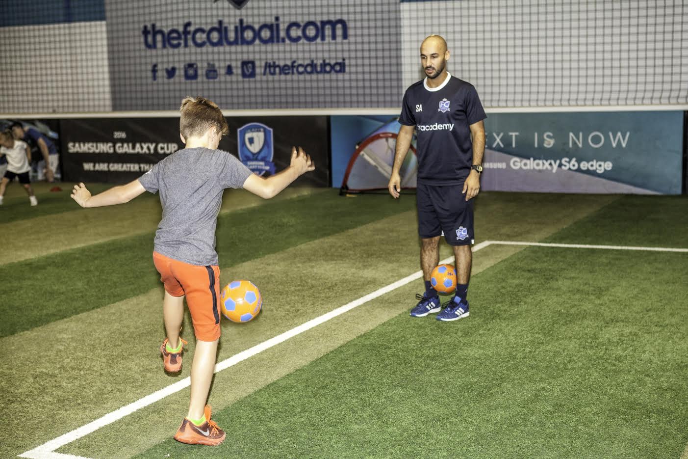 “نادي دبي لكرة القدم” يقدم حصص تدريب مجانية للأطفال