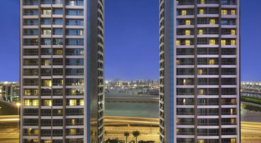 نظرة على فندق أتانا في دبي