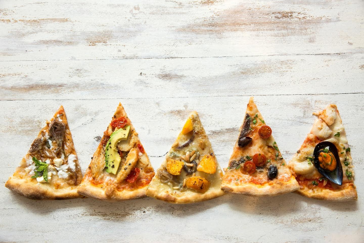 مطعم كارلوتشيوز يقدم تشكيلة بيتزا “أموري”