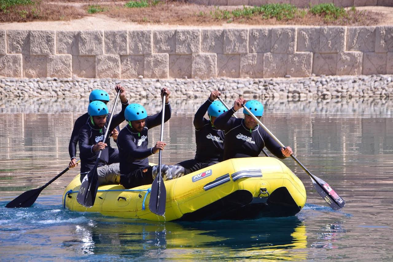 فريق شرطة أبوظبي يشارك في بطولة العالم للتجديف بالقوارب المطاطية 2016