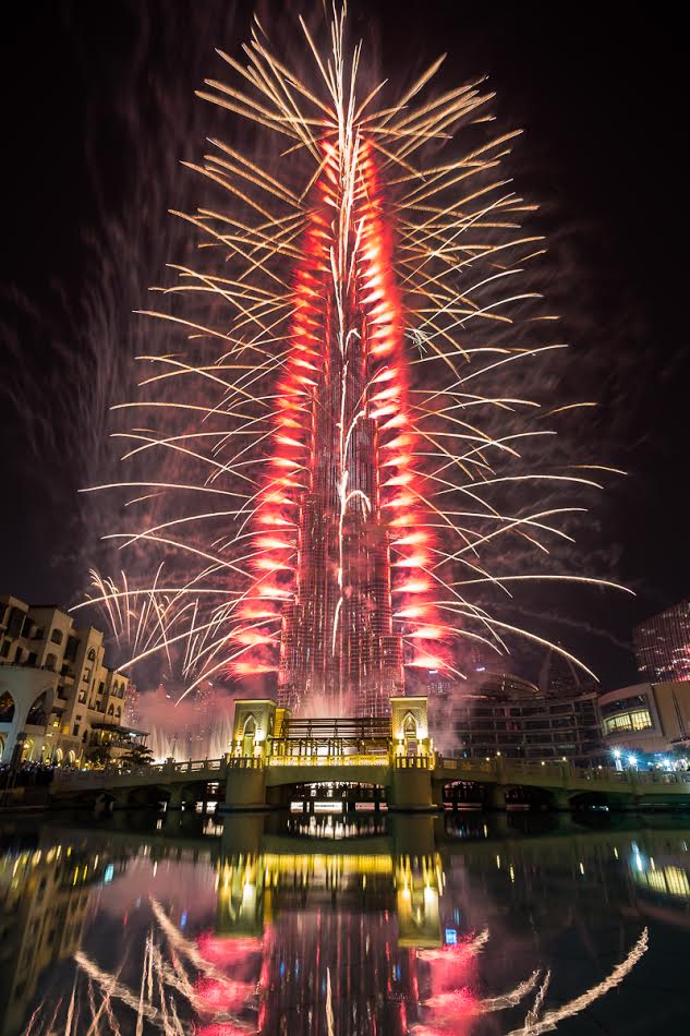 دبي تصدم العالم كالعادة خلال عروض الألعاب النارية المقامة وسط مدينة دبي
