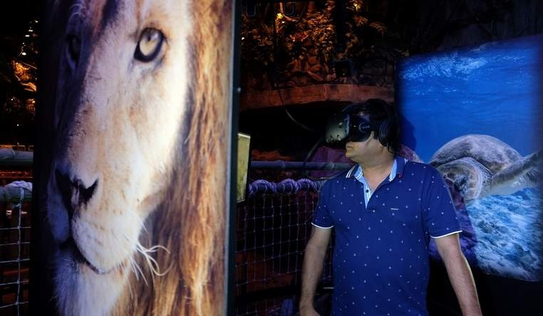 بالفيديو تعرف على حديقة الحيوانات الافتراضية VRZoo