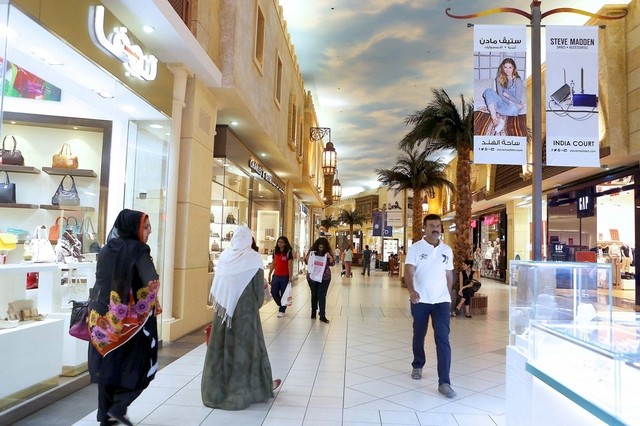 إنفوجرافيك | أسباب معانات المولات و مراكز التسوق الصغيرة في دبي