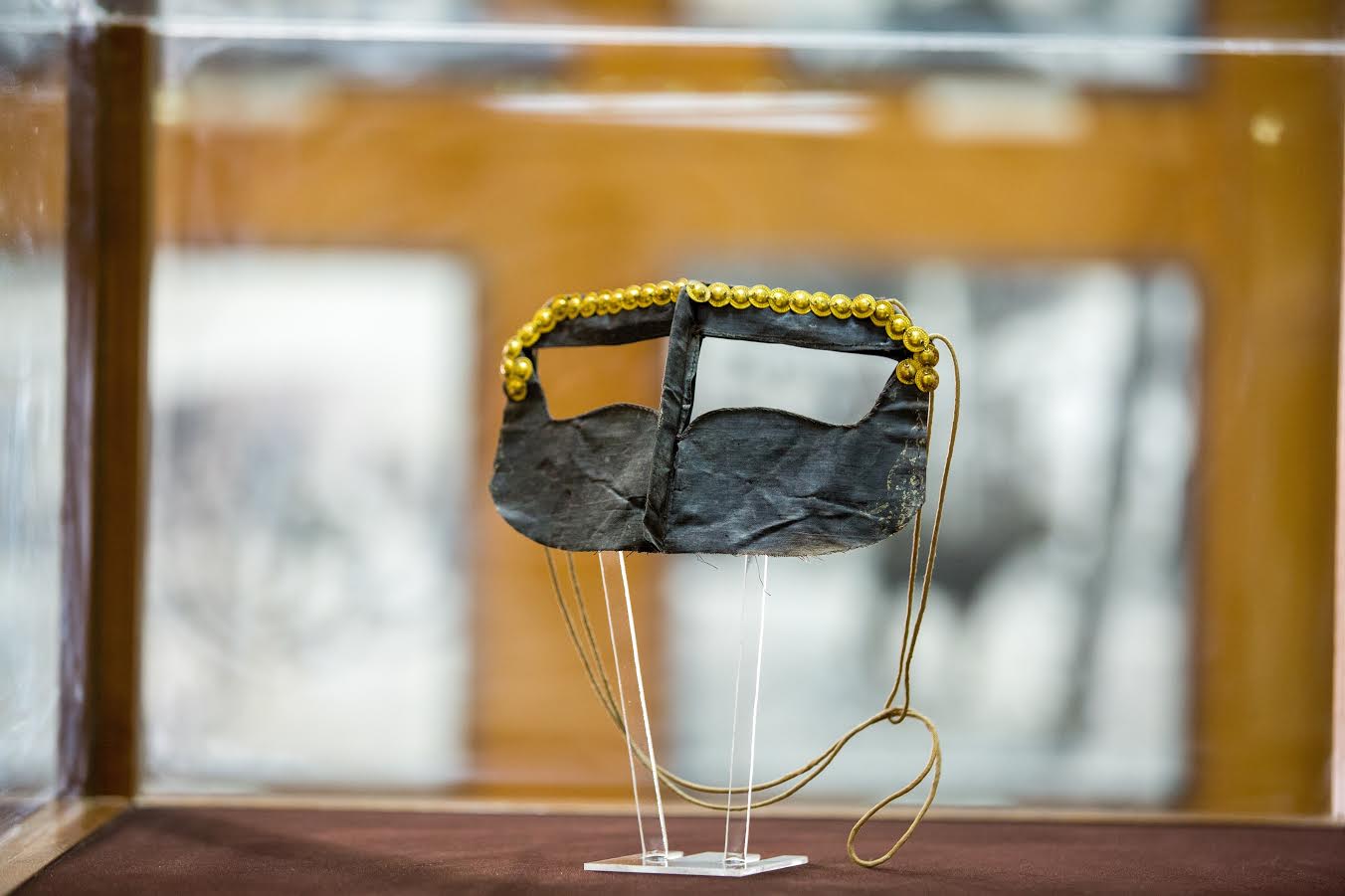 متحف العين الوطني يسلط الضوء على قطعة برقع بونيوم - عين ...