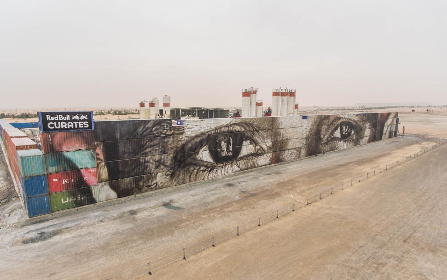 بالصور جدارية مرسومة على 63 حاوية شحن في دبي‎
