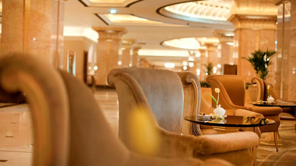 فندق قصر الإمارات يقدم آيس كريم بالذهب للمرة الأولى في أبوظبي