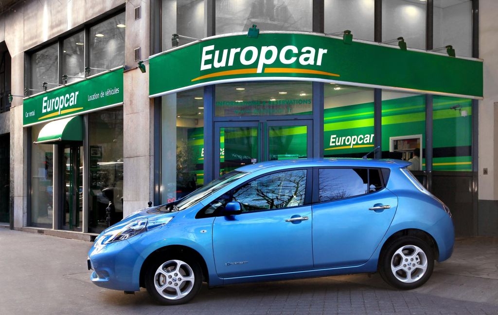 024174-100-electric-nissan-leaf-joins-daily-rental-market-with-europcar_1-lg