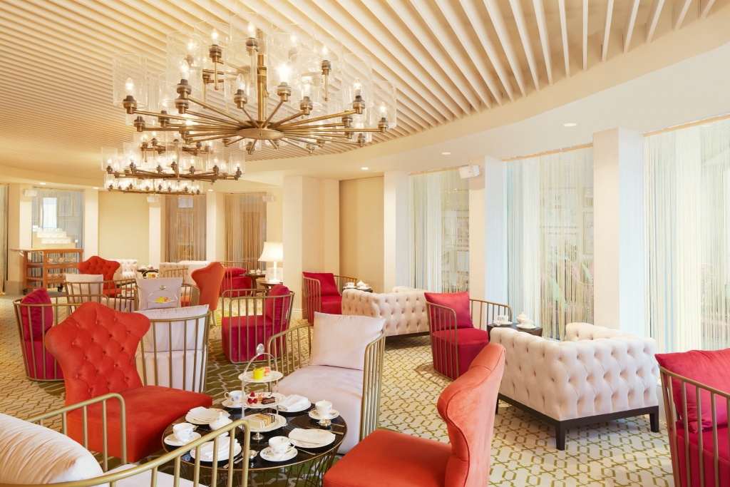 فندق ديوكس دبي يقدم تجربة مميزة لتناول الشاي بأسلوب بريطاني مميز