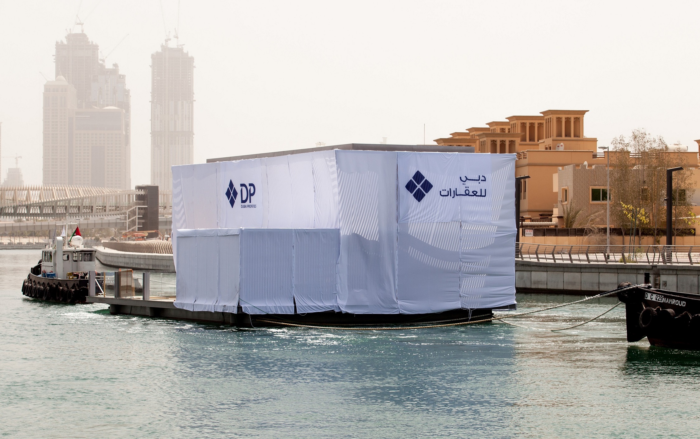 دبي للعقارات تفتتح أولى البيوت العائمة في مراسي الخليج التجاري