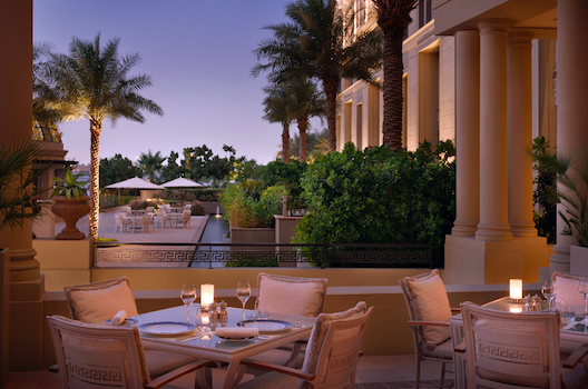فندق بلازوڤيرساتشي دبي يقدم أجمل المطاعم في الهواء الطلق