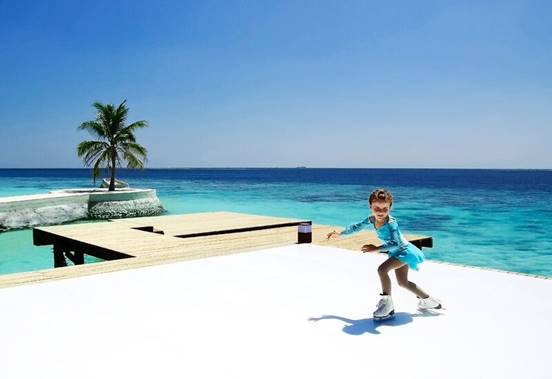 حلبة التزلج على الجليد الأولى من نوعها تفتتح أبوابها في جزر المالديف