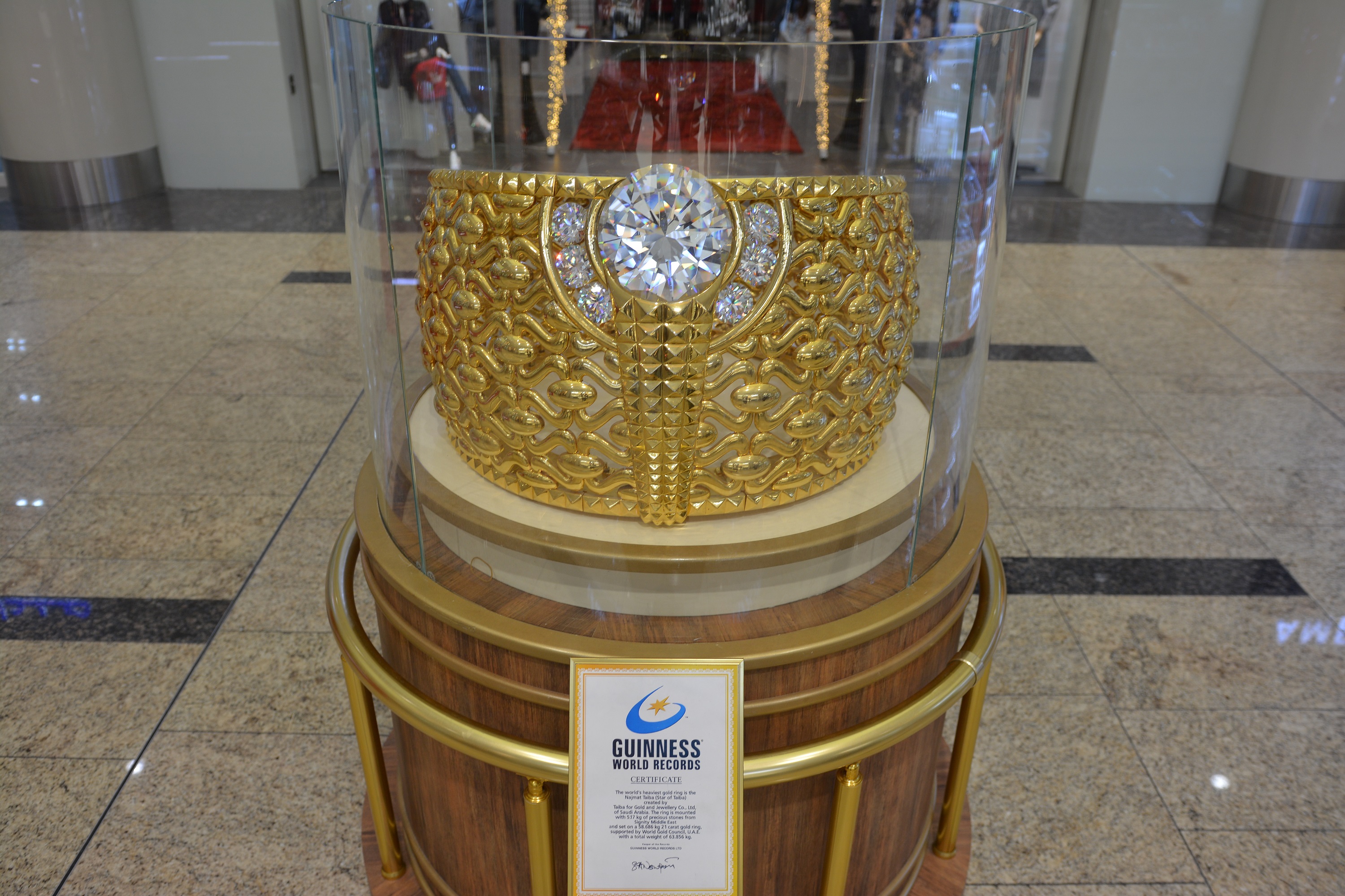 أكبر خاتم ذهبي في العالم