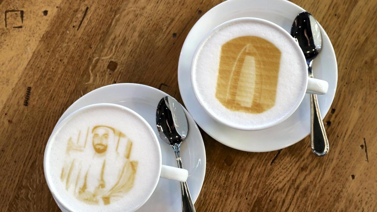كاس قهوة مطبوع عليها صورتك في دبي