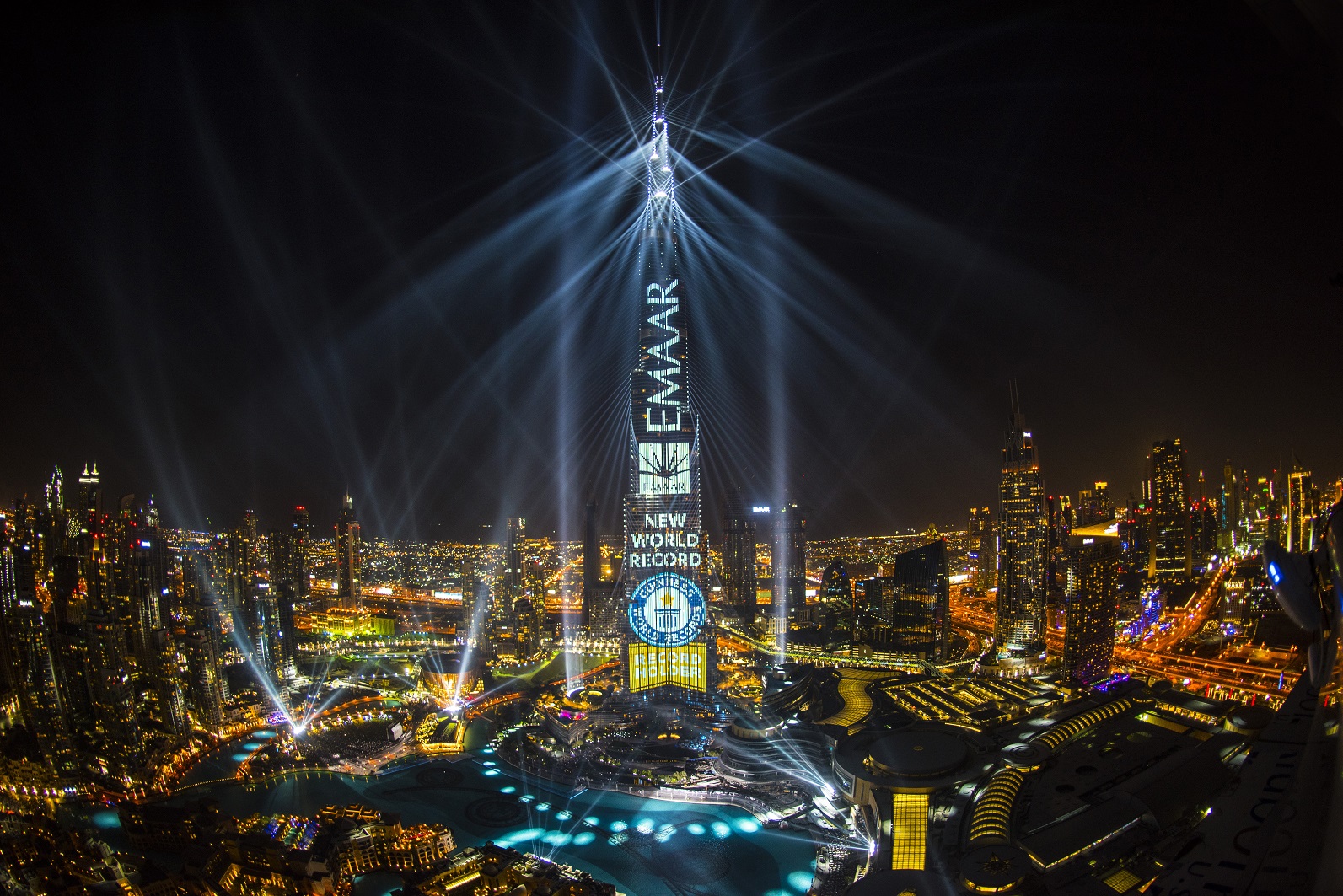 عروض Light Up على واجهة برج خليفة
