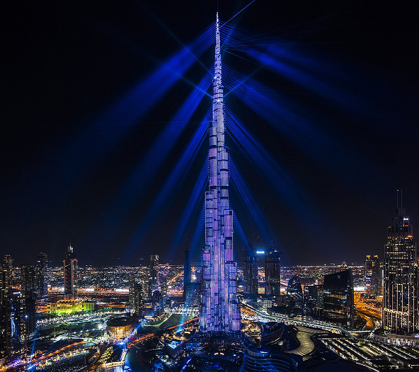 عروض Light Up على واجهة برج خليفة
