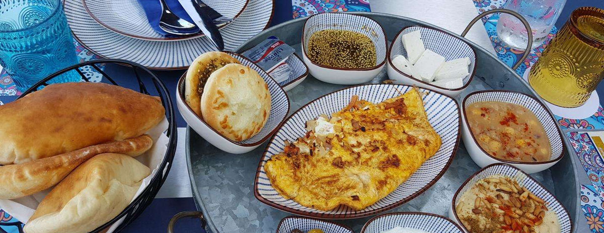 مطعم مكان