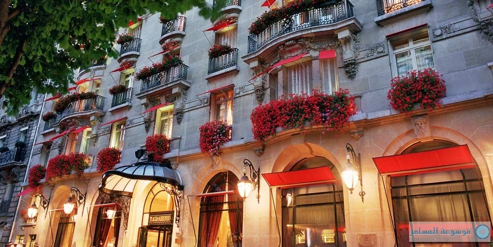 فندق بلازا أثينيه ، باريس