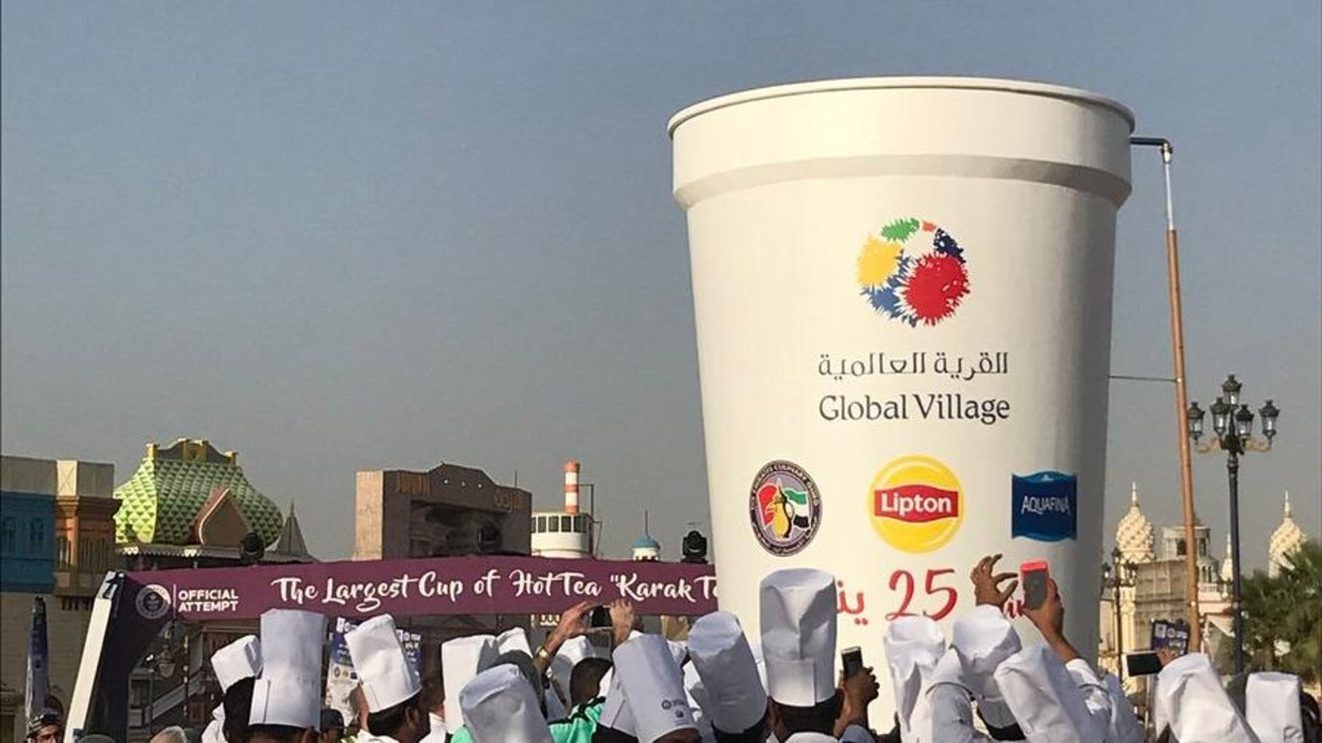 أكبر فنجان من الشاي الساخن في العالم
