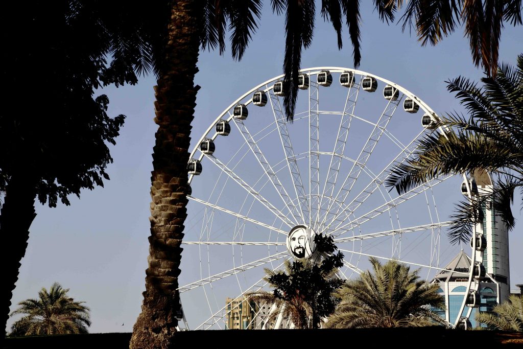 عجلة عين الإمارات في موقعها الجديد في حدائق المنتزه