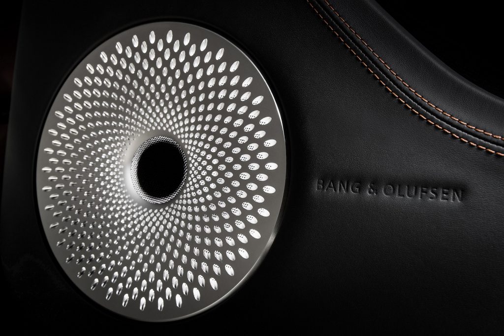 الواجهة التفاعلية بايوسونيك لـ Bentley وشركة بانغ آند أولفسن
