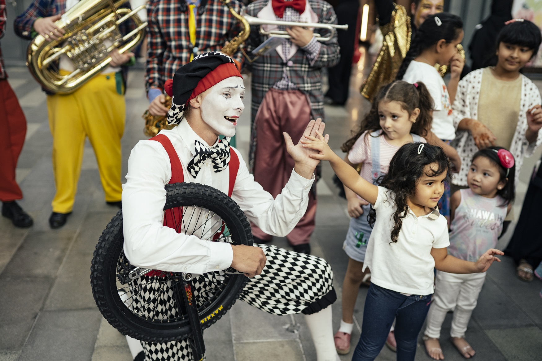 فعاليات ترفيهية ومسرحية في سيتي ووك خلال مفاجآت صيف دبي
