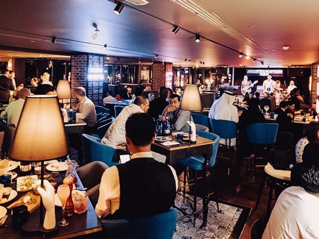 مطعم بيتزا اكسبرس Pizza Express JLT
