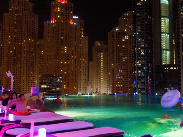 حفلة Shades Pool Party