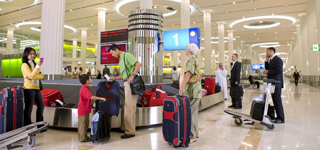 كيف يتم التعامل مع الكم الهائل من الحقائب في مطار دبي الدولي