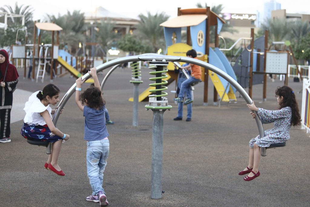 الخيارات الترفيهية في واجهة المجاز المائية