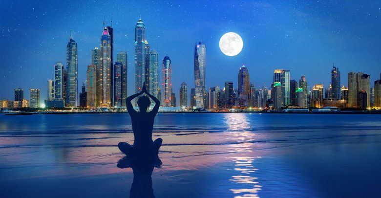 جلسات يوغا FULL MOON في فندق فيرمونت النخلة