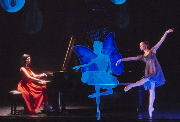 عرض The Nutcracker rolls into town