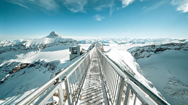 التزلج صيفاً في غلاسيير 3000 السويسرية