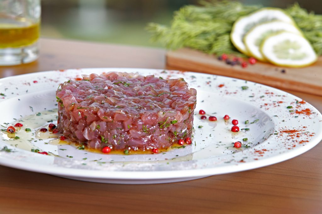 تارتار الأسماك من مطعم فلوكا