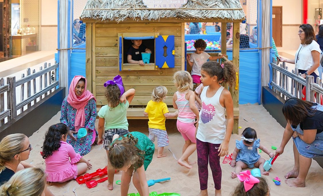 حفلات شاطئية للصغار في سوق الينابيع