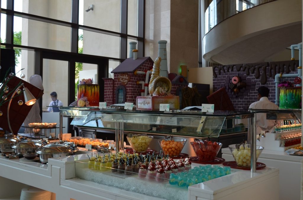 برنش الجمعة من مطعم أوليا في منتجع سانت ريجيس السعديات