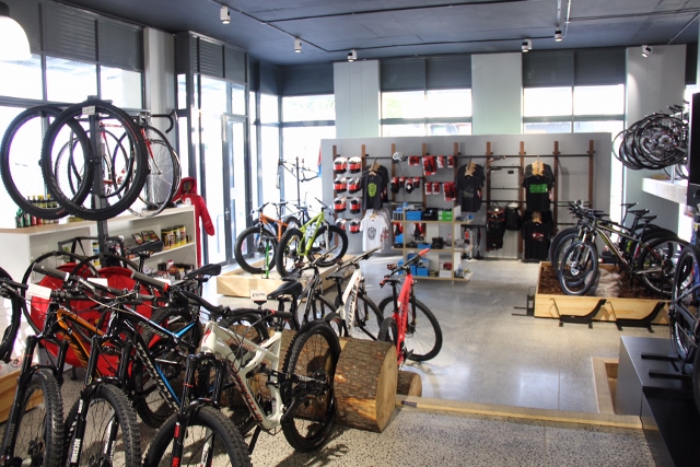 متجر ريفولوشن سايكلز Revolution Cycles