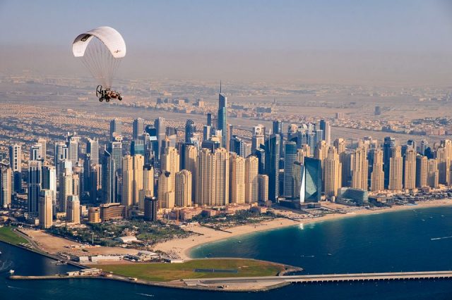 5 مغامرات في سماء دبي لابد أن تخوضها