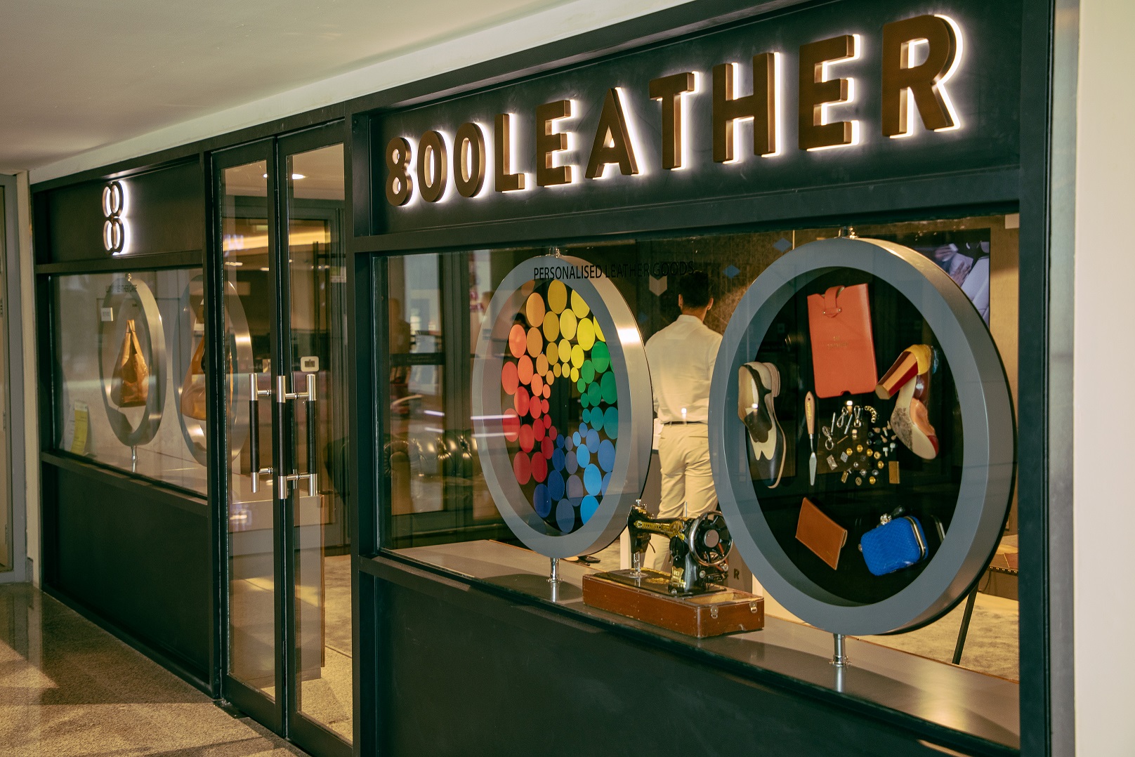 افتتاح متجر 800 Leather في دبي مول
